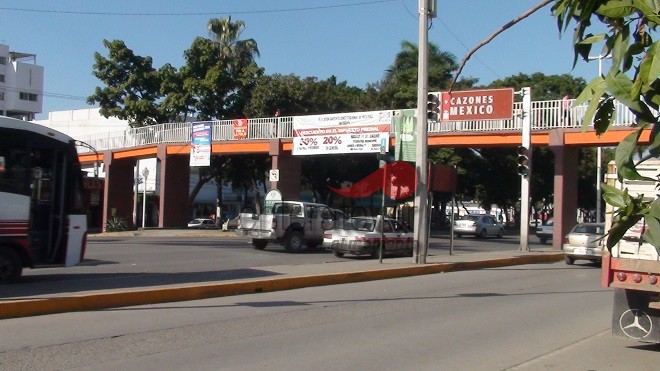 Retiran lonas de Cuchito, la historia de amor que se volvió viral