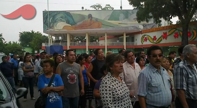 Se concentrarón los contingentes para marchar vs PEMEX en la explanada del palacio municipal