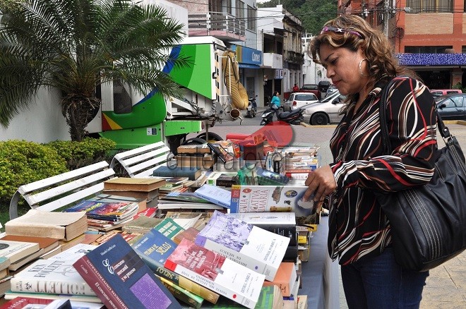 Rebasa expectativas campaña "Dona un libro a tu biblioteca" en Tuxpan
