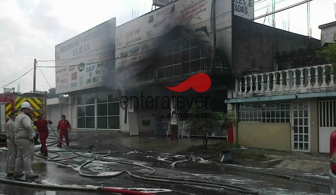 Se incendia autopartes Pepe´s