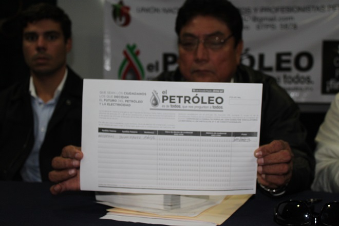 Pemex amenazado, convocan a revocar reforma energética