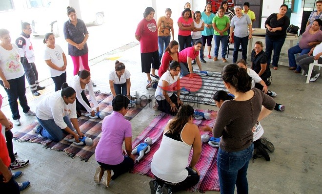 Se capacita personal DIF Tuxpan en primeros auxilios