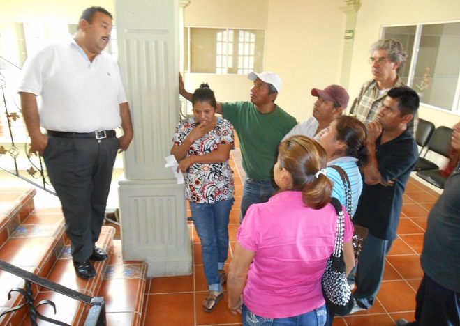 Piden apoyo para construir una calle