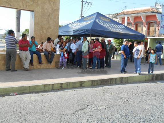 Piden la pavimentación de acceso a colonia de la Mujer