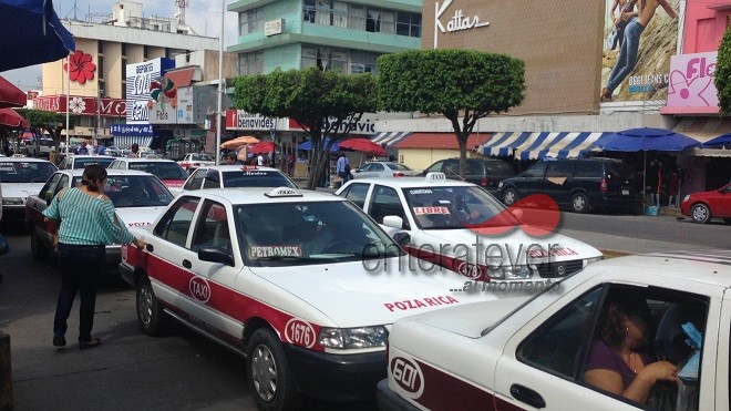 Realizan cambios en descenso de taxis en Poza Rica