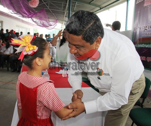 Entrega el ayuntamiento de Poza Rica un aula didáctica