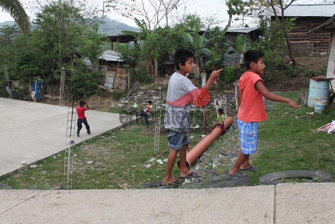 En condiciones deplorables, reciben clase niños de escasos recursos de Poza Rica