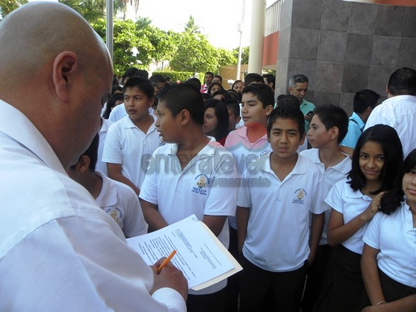 En peligro 400 alumnos de la colonia Zapata