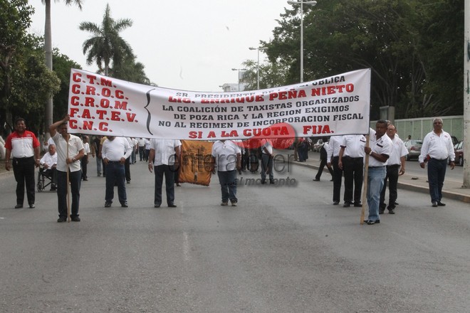Taxistas de Poza Rica exigen la cuota fija