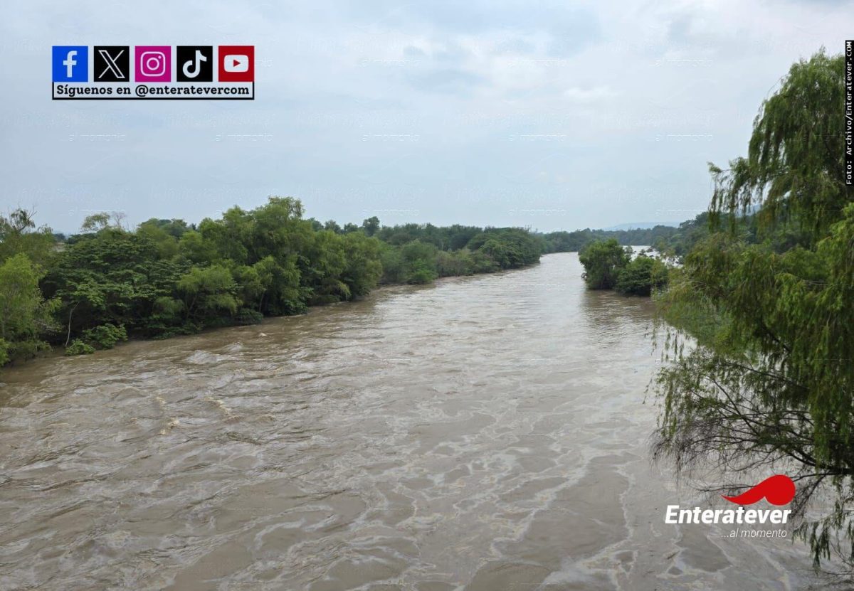 Implementan estrategias para contener fuga de hidrocarburo en el río Cazones