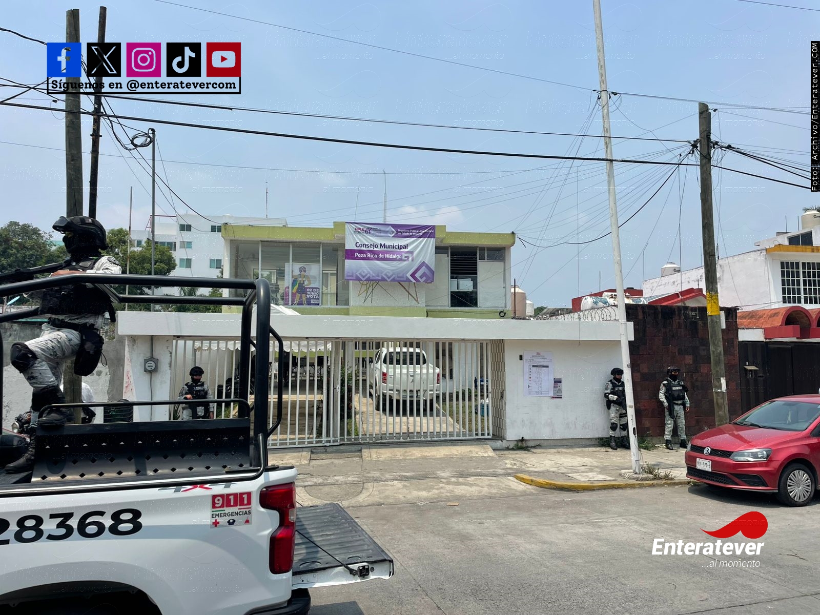 Militantes y simpatizantes de Movimiento Ciudadano exigen respeto al voto frente al OPLE en Poza Rica