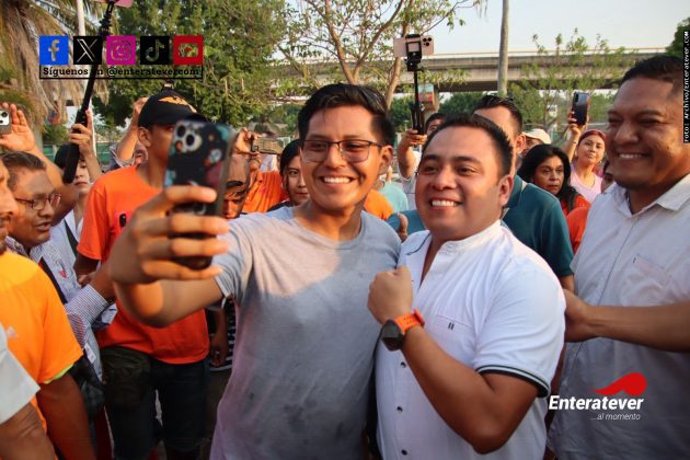 “Poza Rica ya decidió”: Emilio Olvera celebra su constancia de mayoría arropado por más de 4 mil personas en la Plaza Cívica 18 de marzo