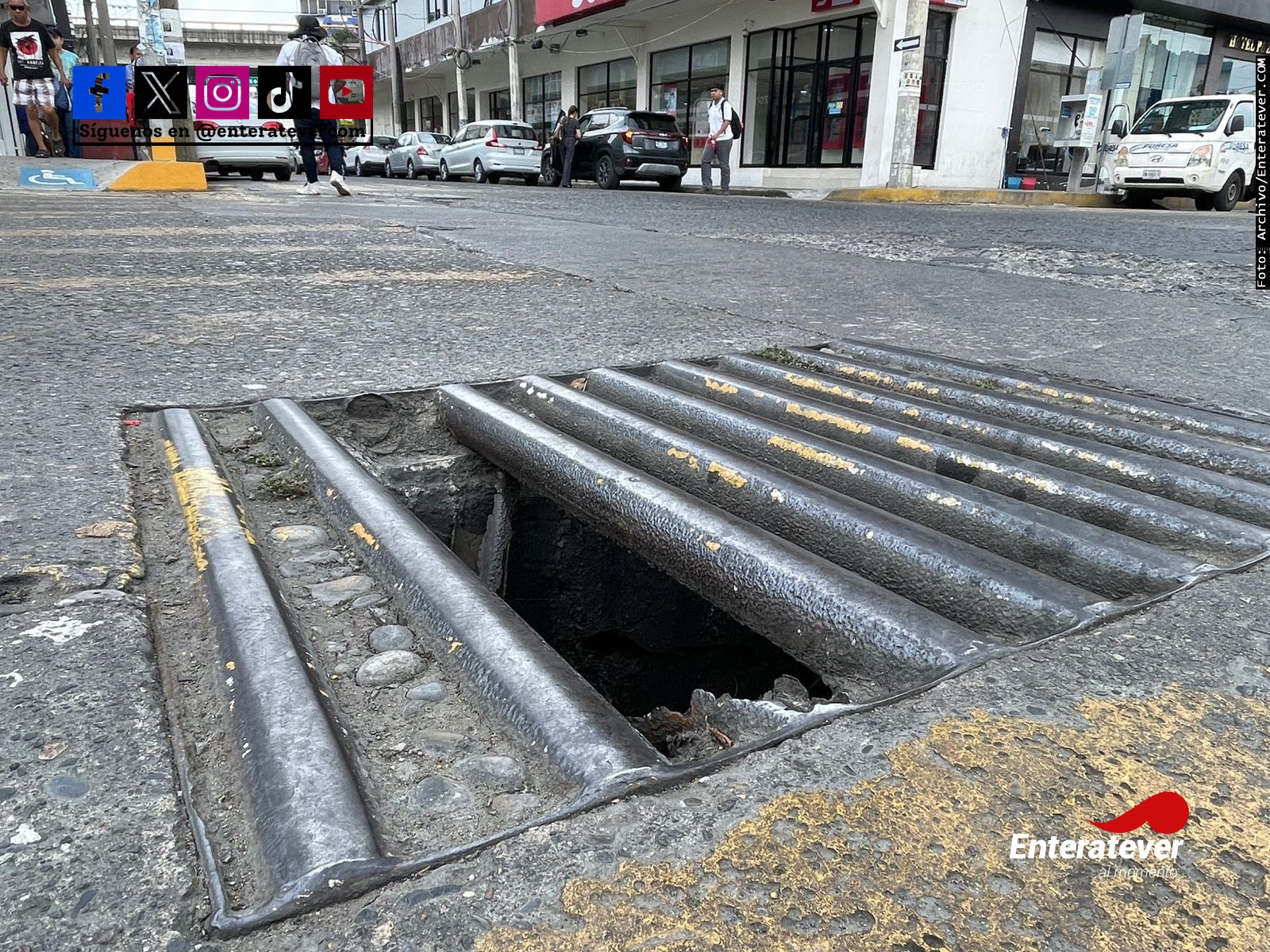 Ciudadanía denuncia malas condiciones de coladeras en avenida Heriberto Kehoe V.
