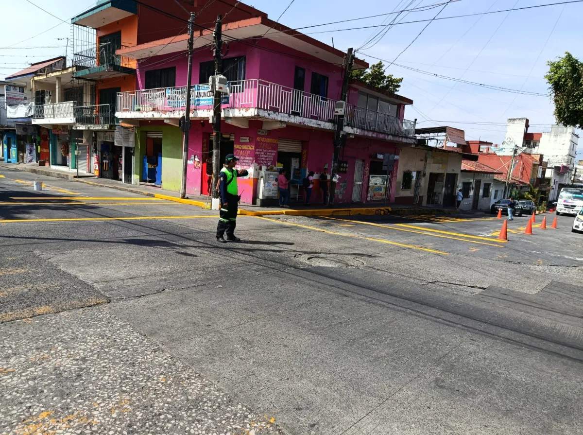 Realizan trabajos de balizamiento en nuevo crucero Uno por Uno